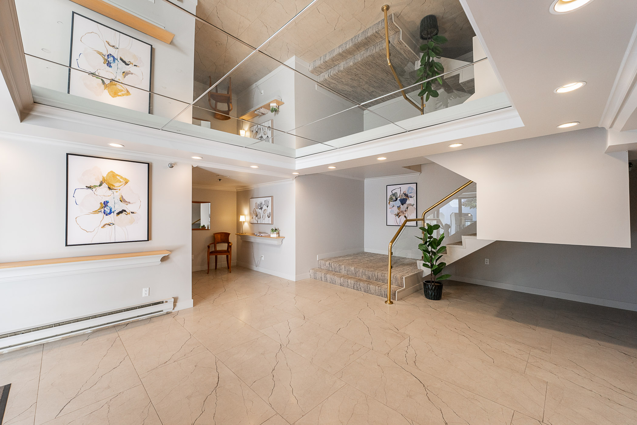 #201 - 2433 Bellevue Avenue